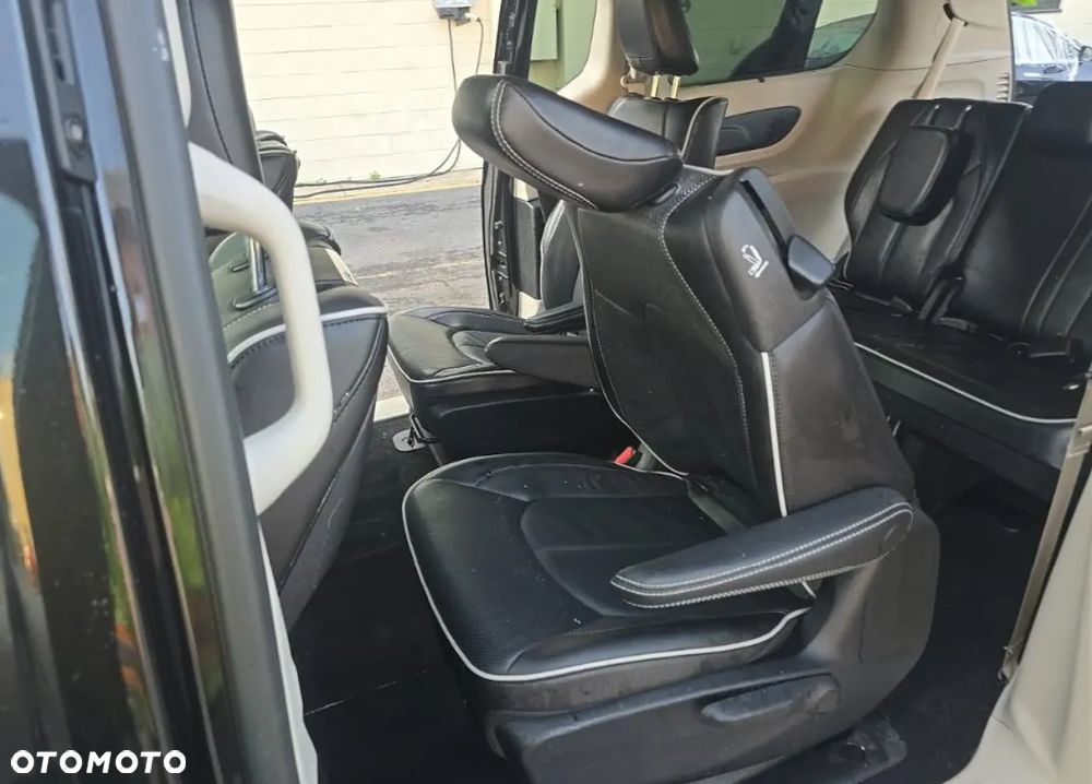 Chrysler Pacifica - 13