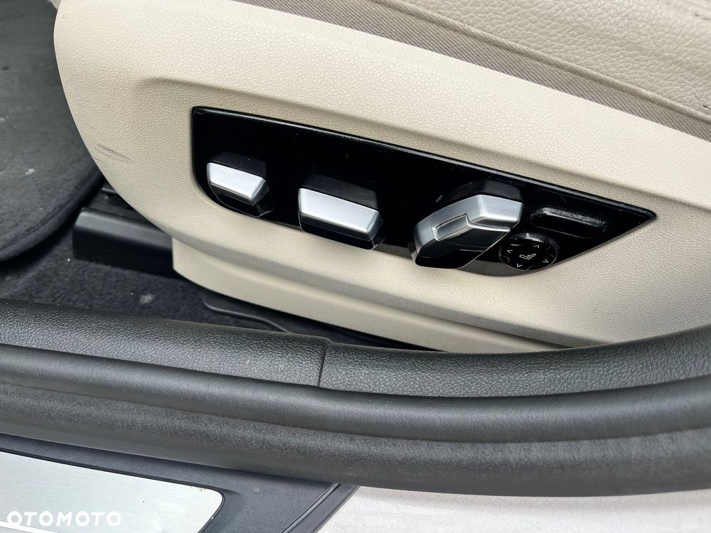 BMW Seria 5 520d Luxury Line - 30