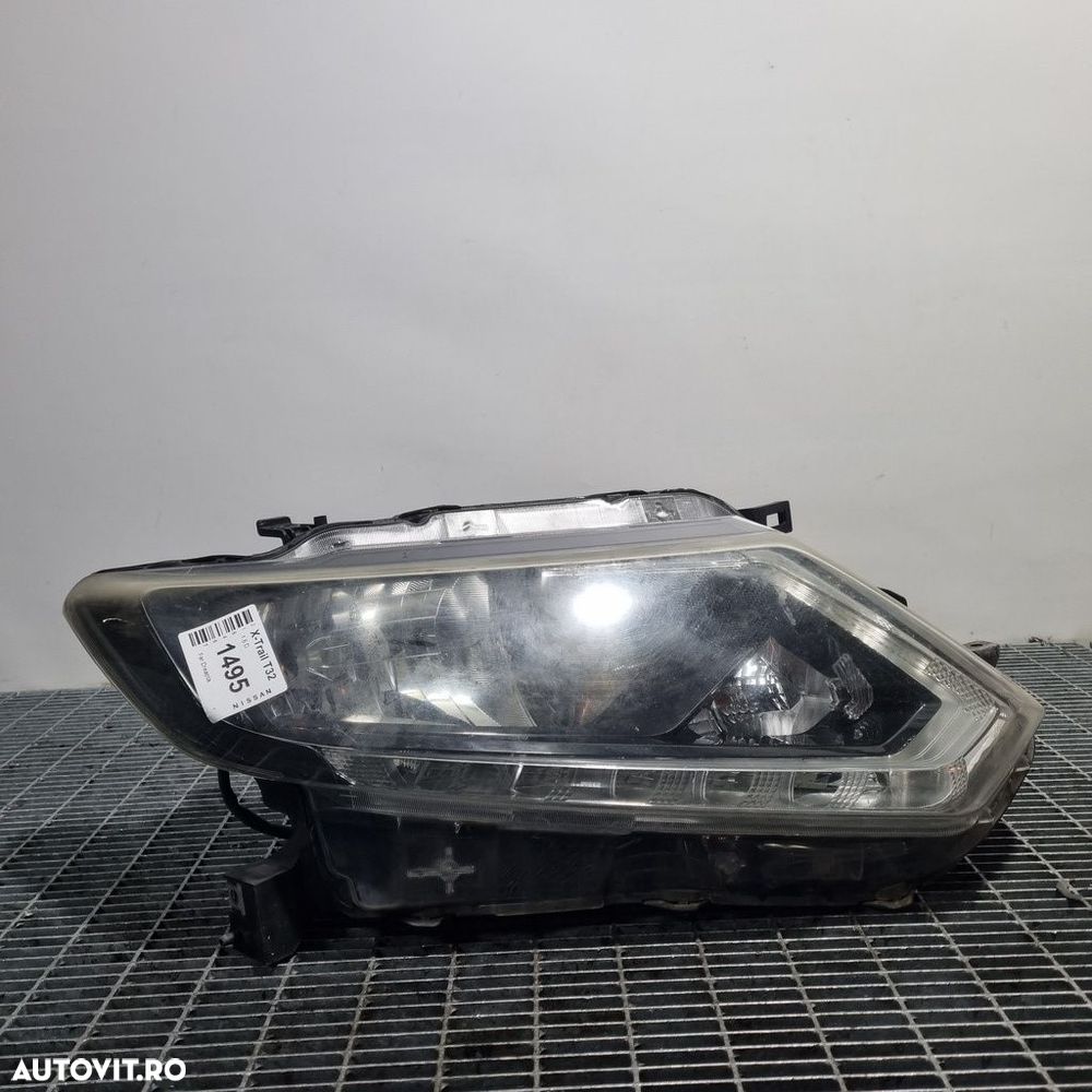 Far Dreapta Nissan X - Trail T32 2014 - 2017 SUV 4 Usi (1495) Fara xenon - 1