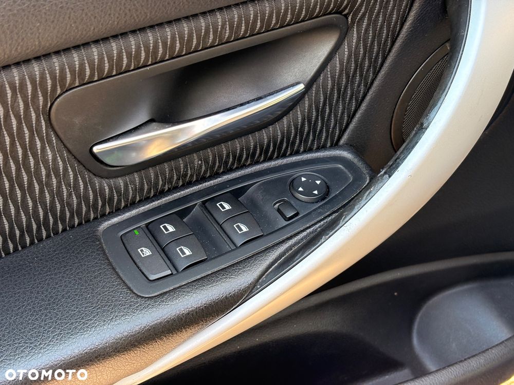 BMW Seria 3 320d DPF - 11