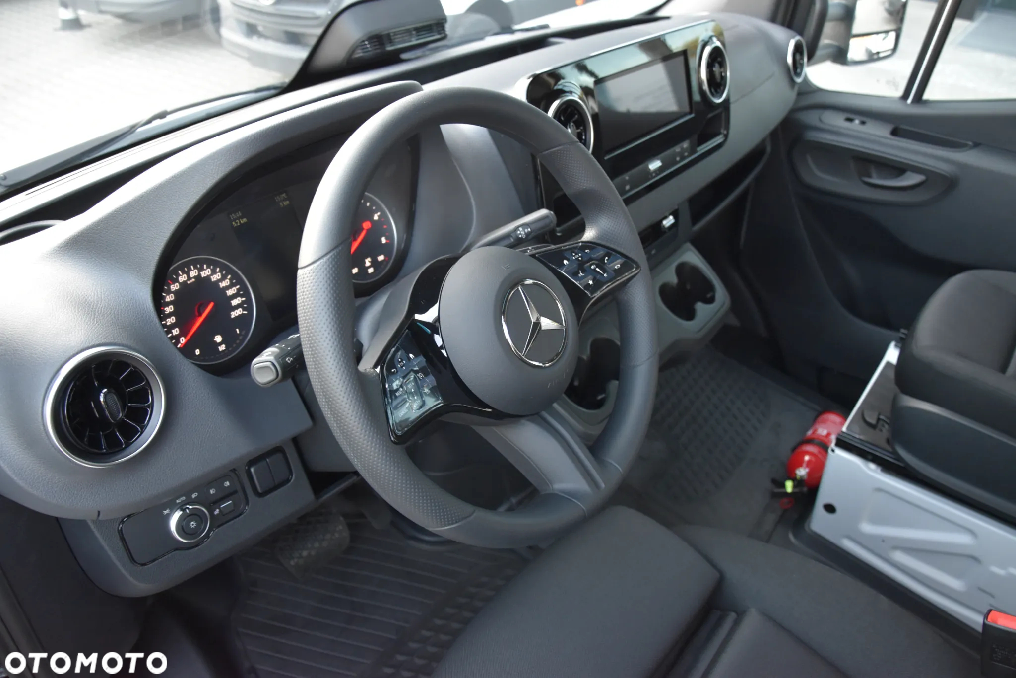 Mercedes-Benz Sprinter - 11
