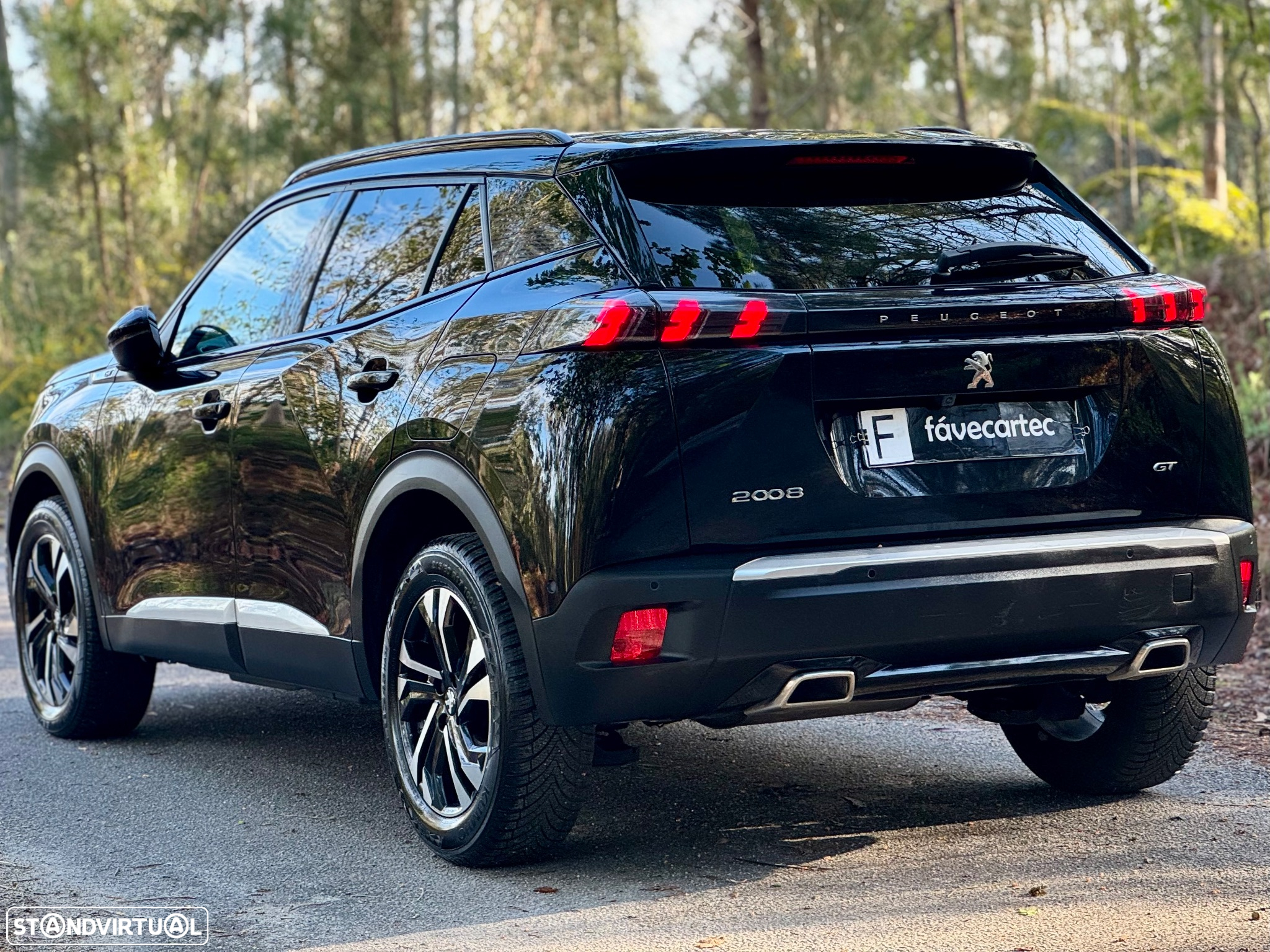 Peugeot 2008 1.2 PureTech GT - 32