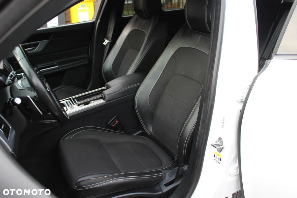 Jaguar XF 25d R-Sport - 11
