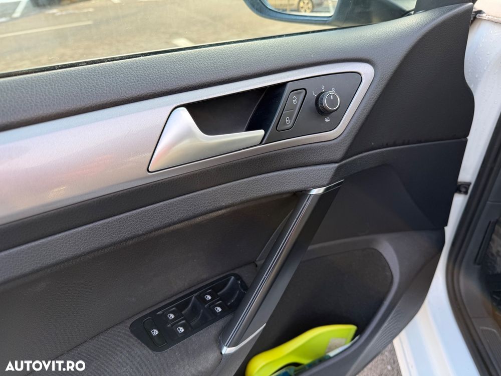 Volkswagen Golf e-Golf - 12