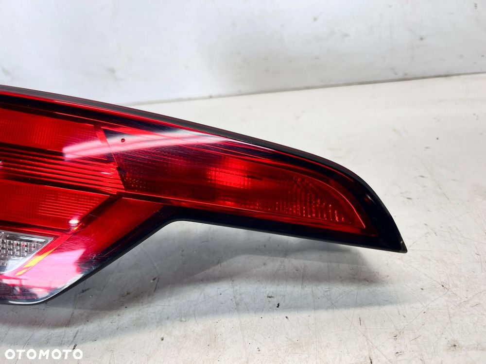 LAMPA LEWY TYŁ W KLAPĘ AUDI A4 B9 AVANT 8W9945075A - 4
