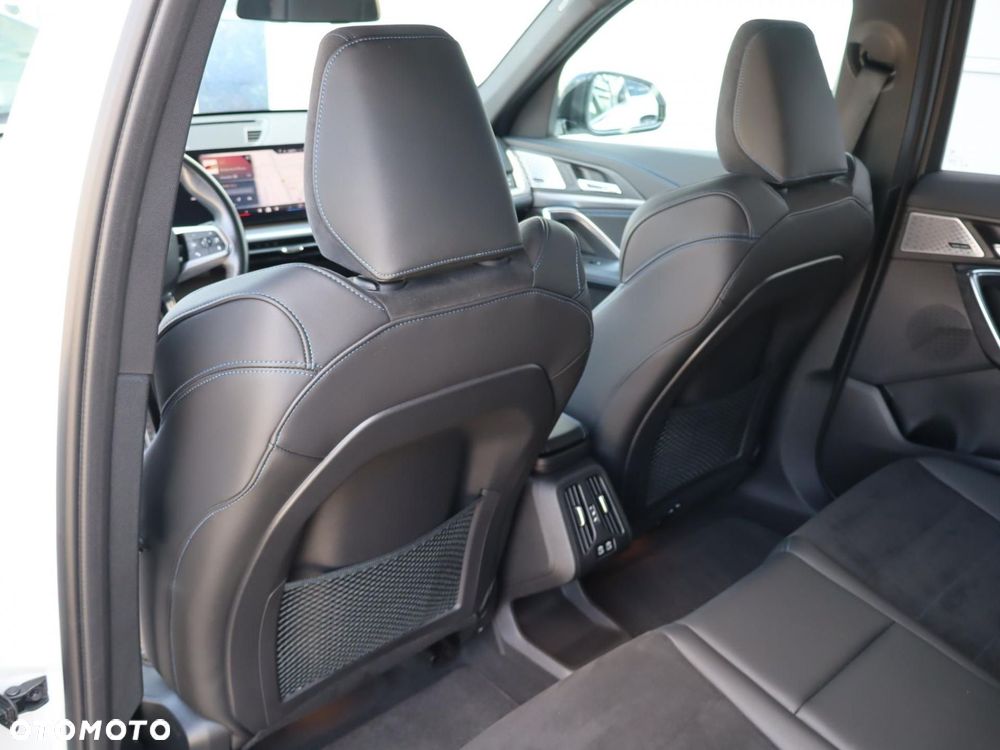 BMW iX1 - 15