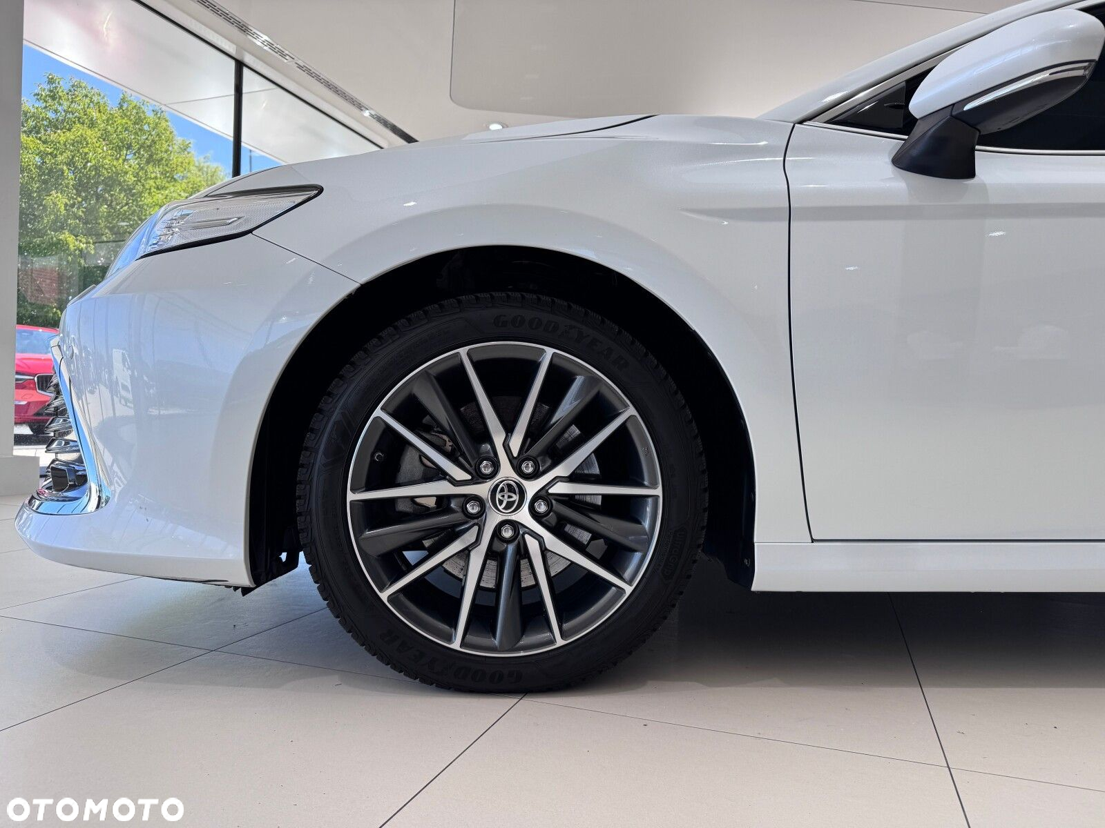 Toyota Camry - 18