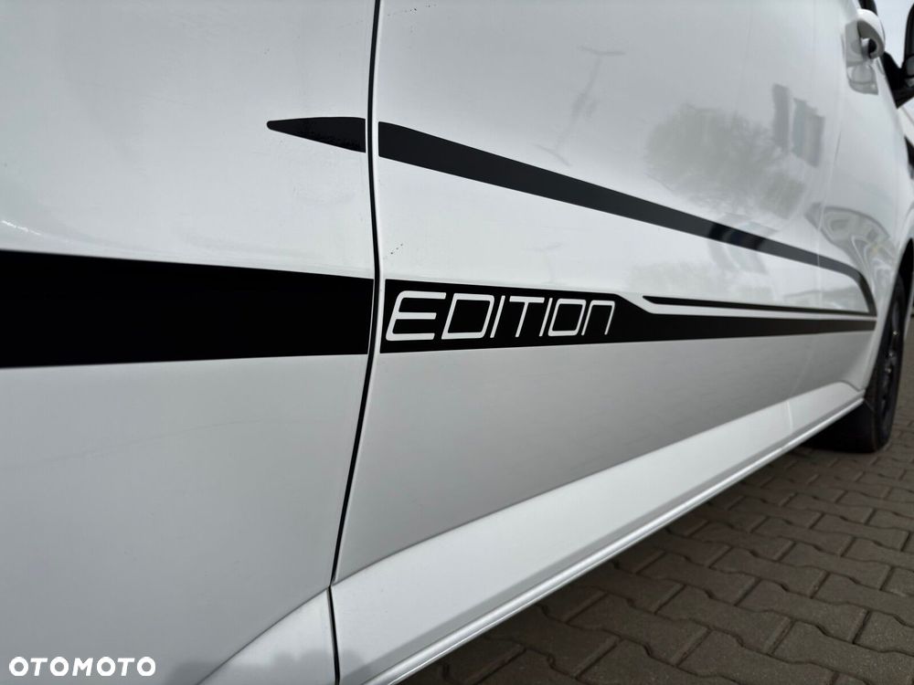 Volkswagen Caravelle - 11