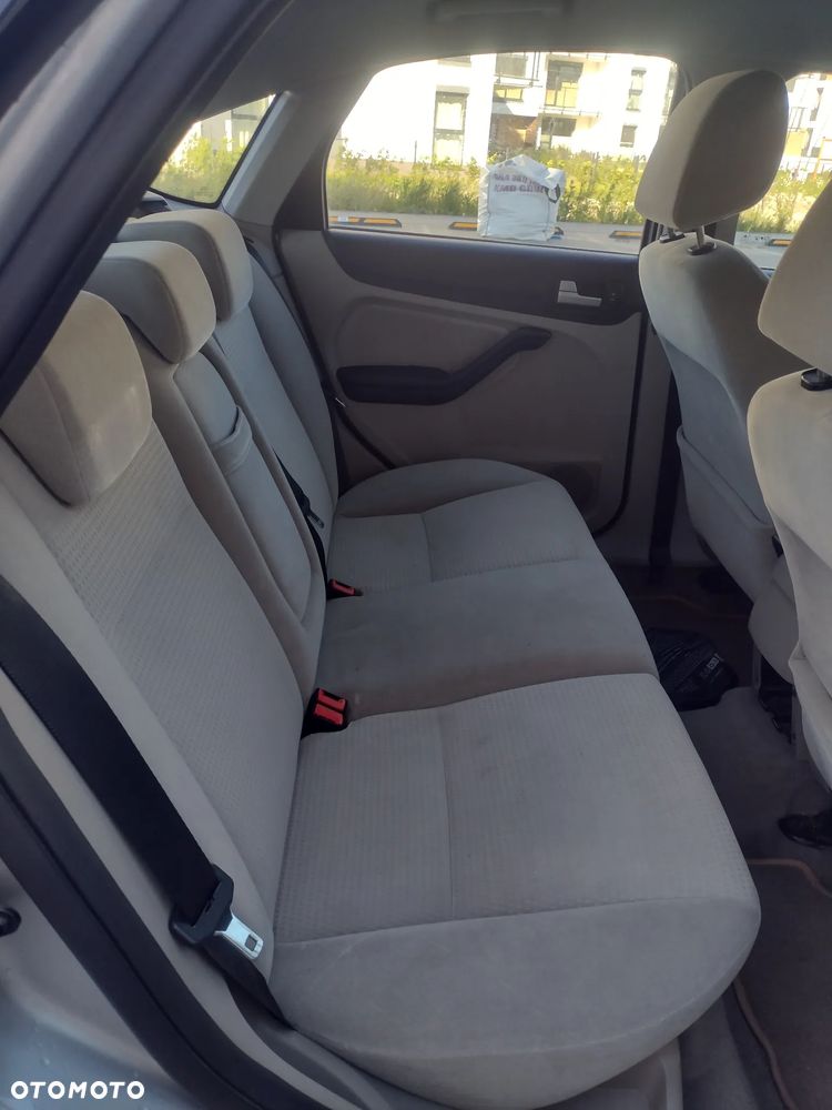 Ford Focus 1.6 TDCi DPF Ghia - 11