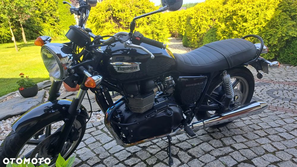 Triumph Bonneville - 2