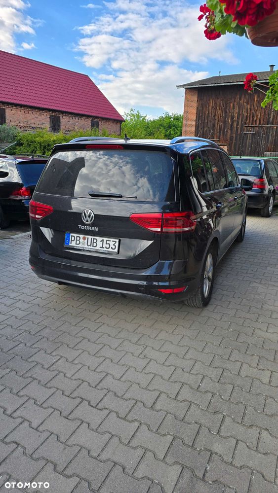 Volkswagen Touran - 4