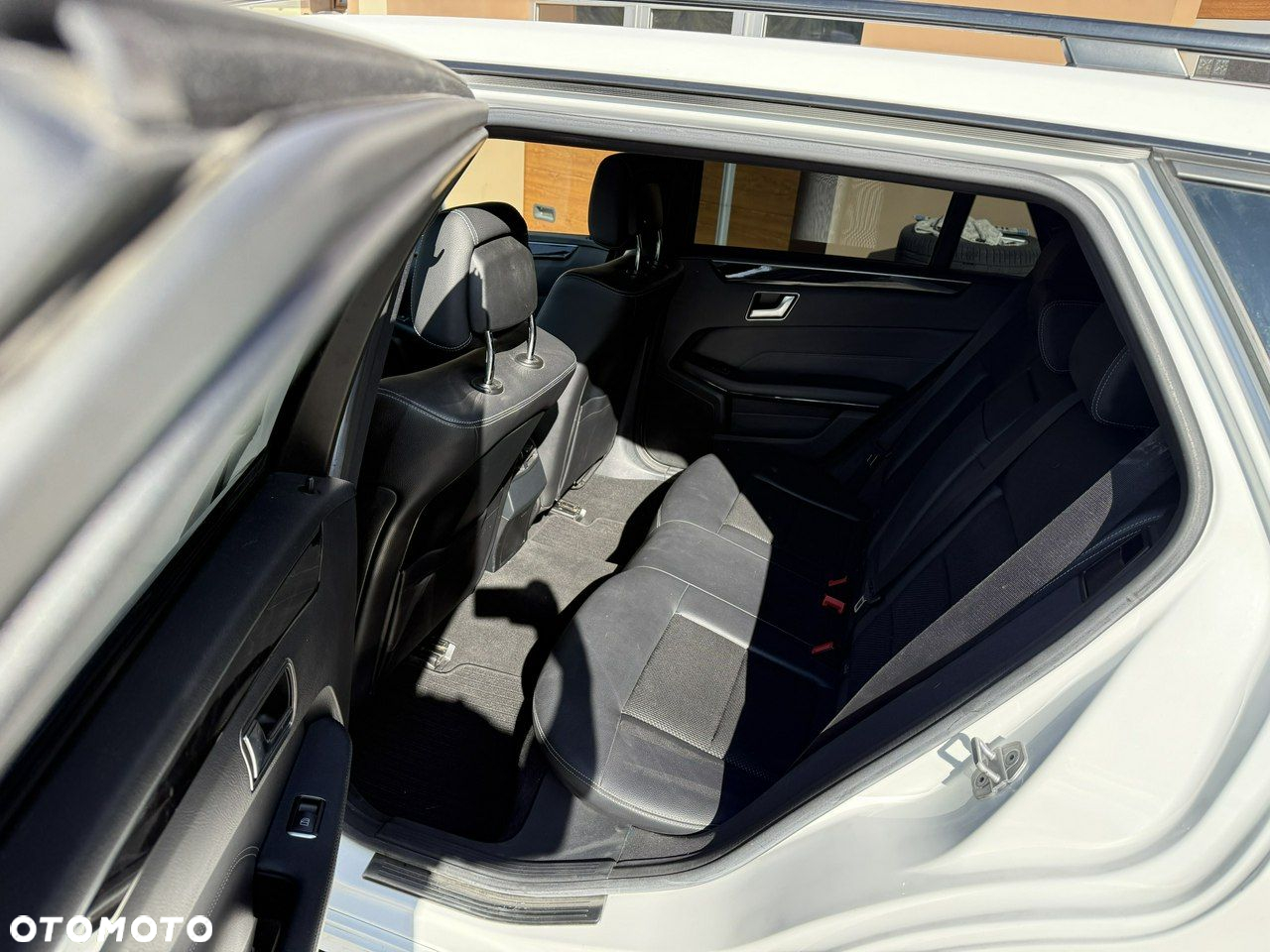Mercedes-Benz Klasa E 220 T CDI 7G-TRONIC Avantgarde - 23