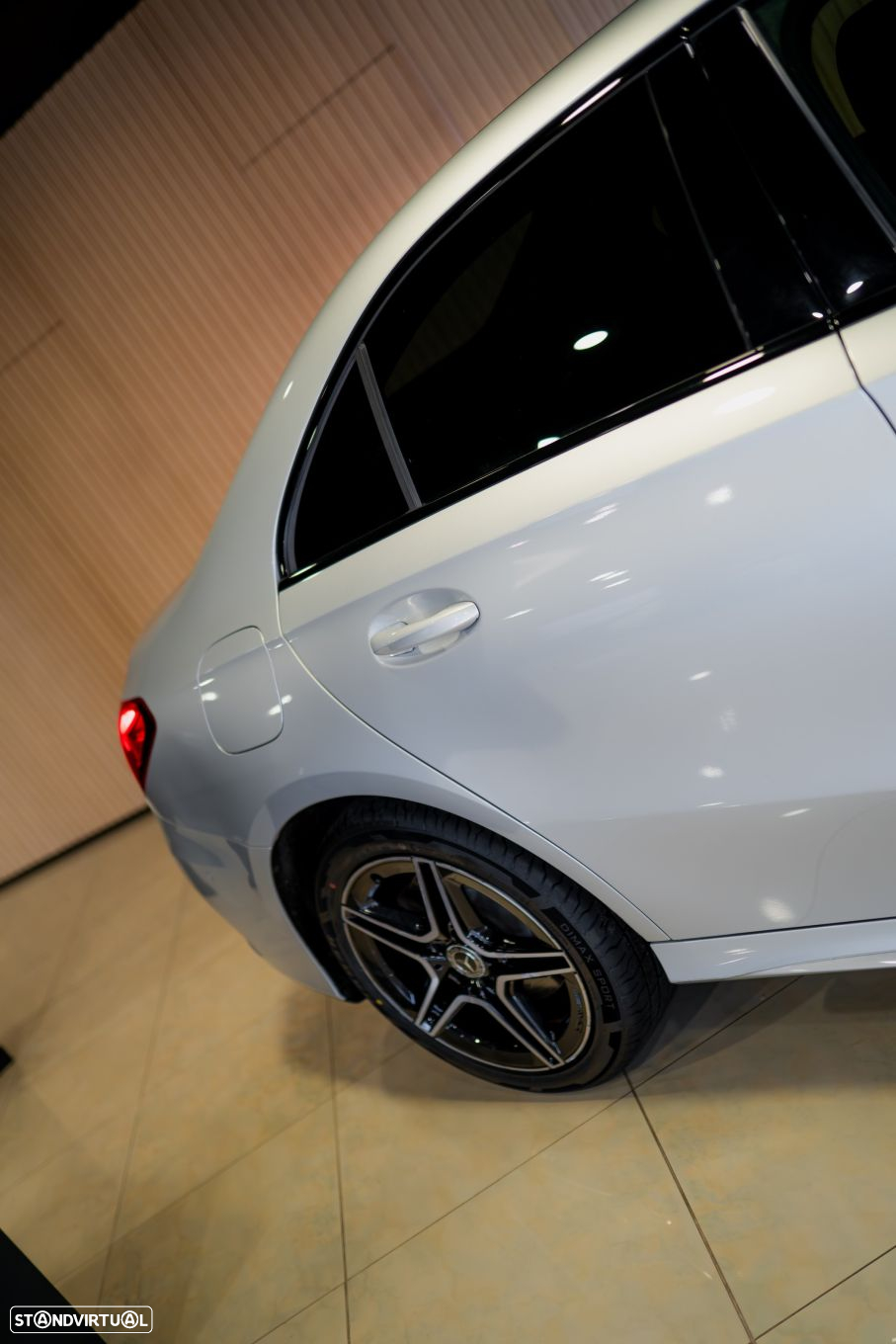 Mercedes-Benz A 250 Limousine e AMG Line - 9