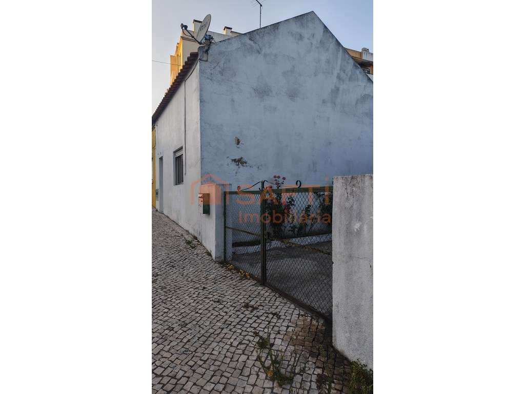 Pequena Moradia T1 Santarém - Grande imagem: 3/17