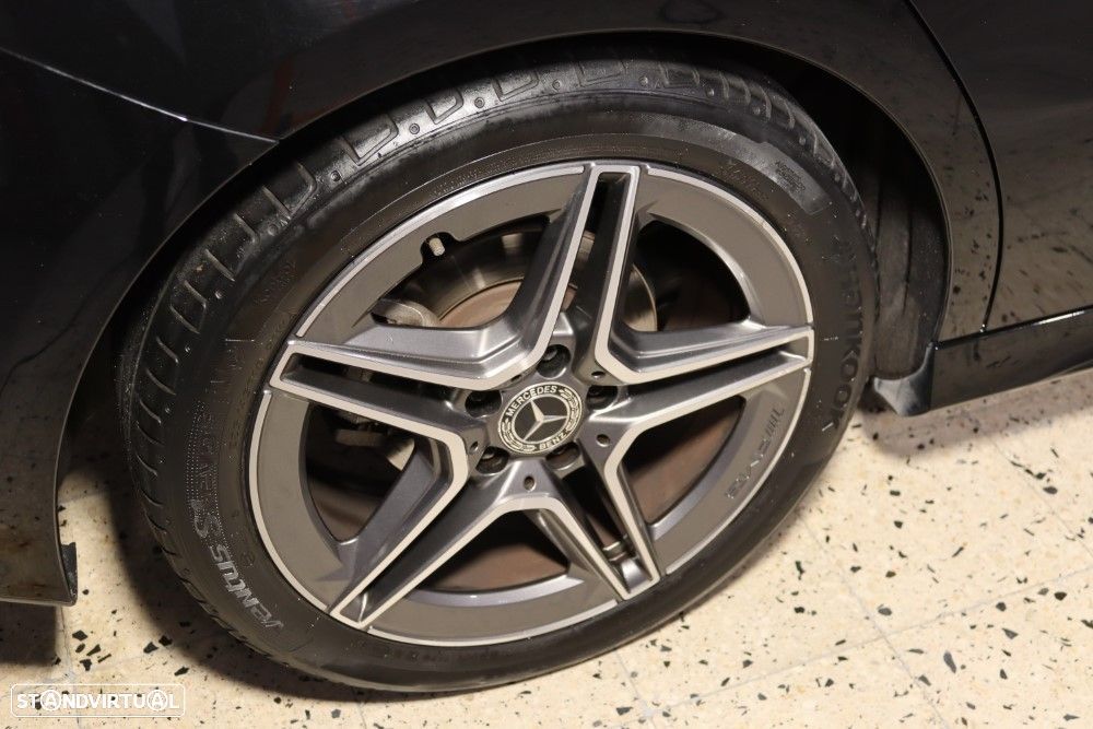 Mercedes-Benz A 180 d AMG Line - 11