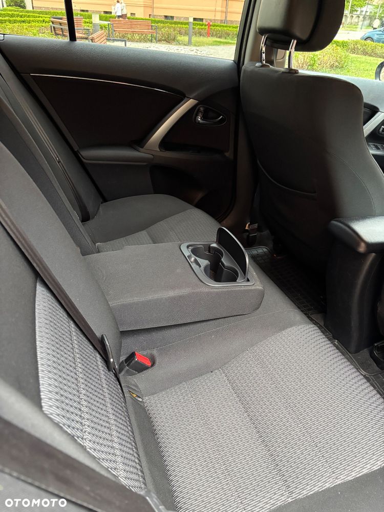 Toyota Avensis 2.2 D-CAT Sol - 17