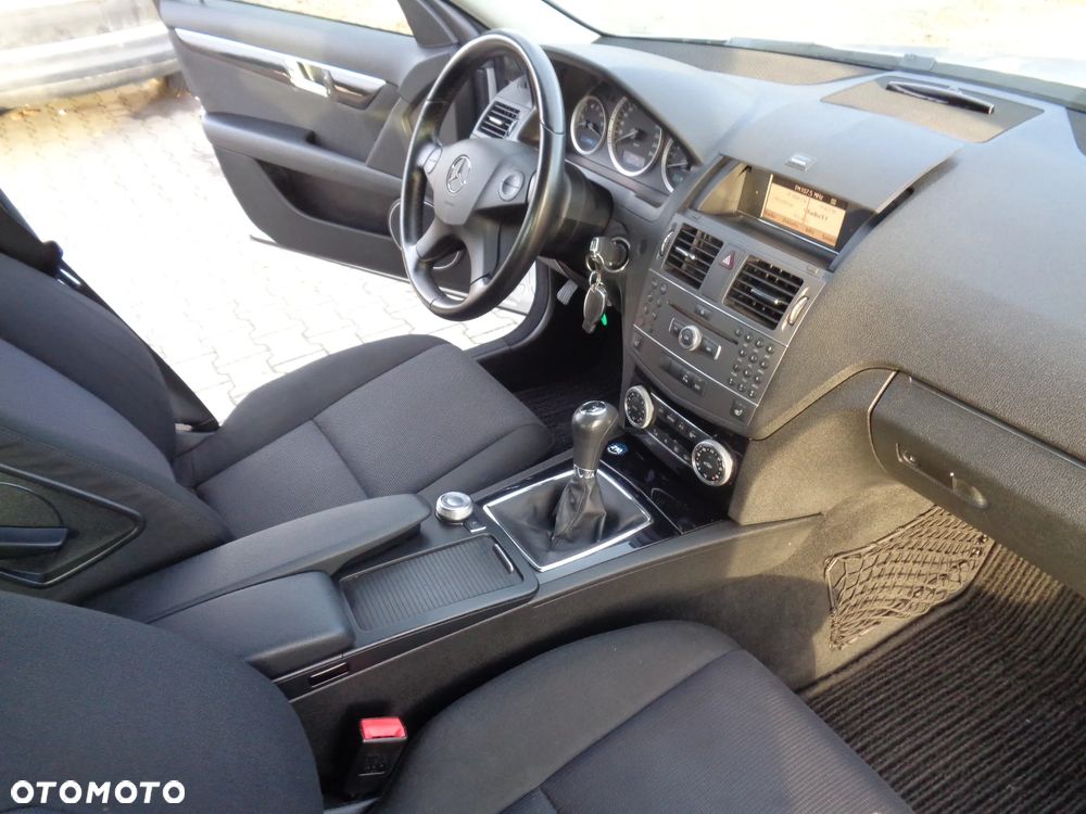 Mercedes-Benz Klasa C 180 CGI BlueEff Avantgarde - 10