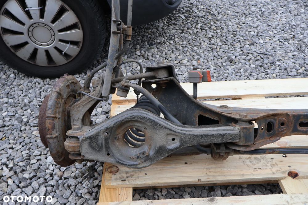 KIA CEED I 1.4 1.6 2.0 KOMBI BELKA ZAWIESZENIA TYŁ TYLNA TRAWERS SANKI 06-12 WAHACZE - 13