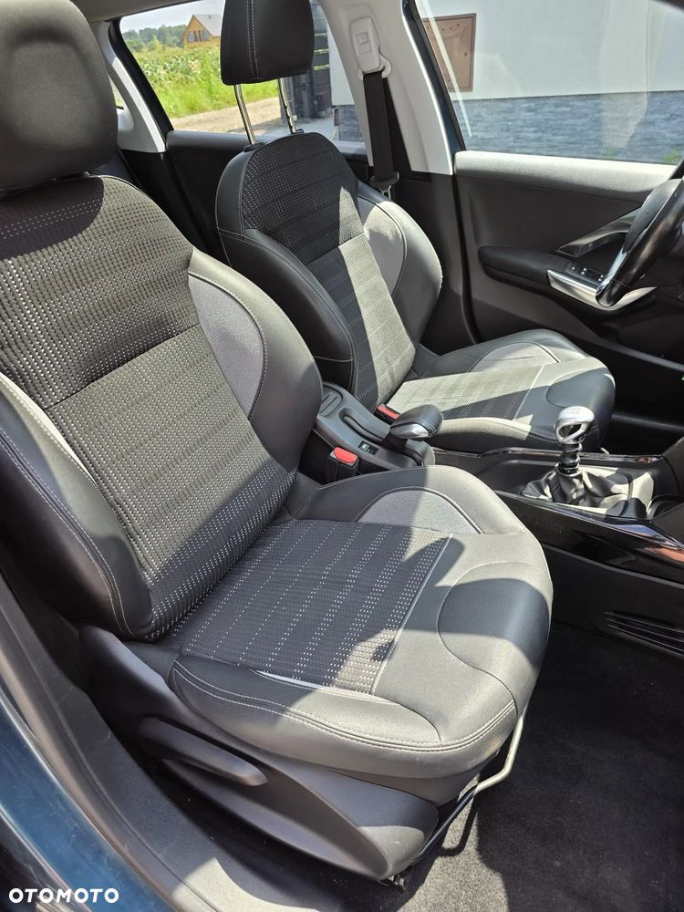 Peugeot 2008 1.2 PureTech Allure S&S - 13