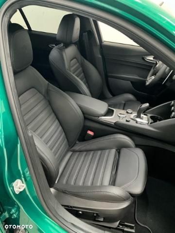 Alfa Romeo Giulia 2.9 V6 Bi-Turbo AT8 Quadrifoglio - 6