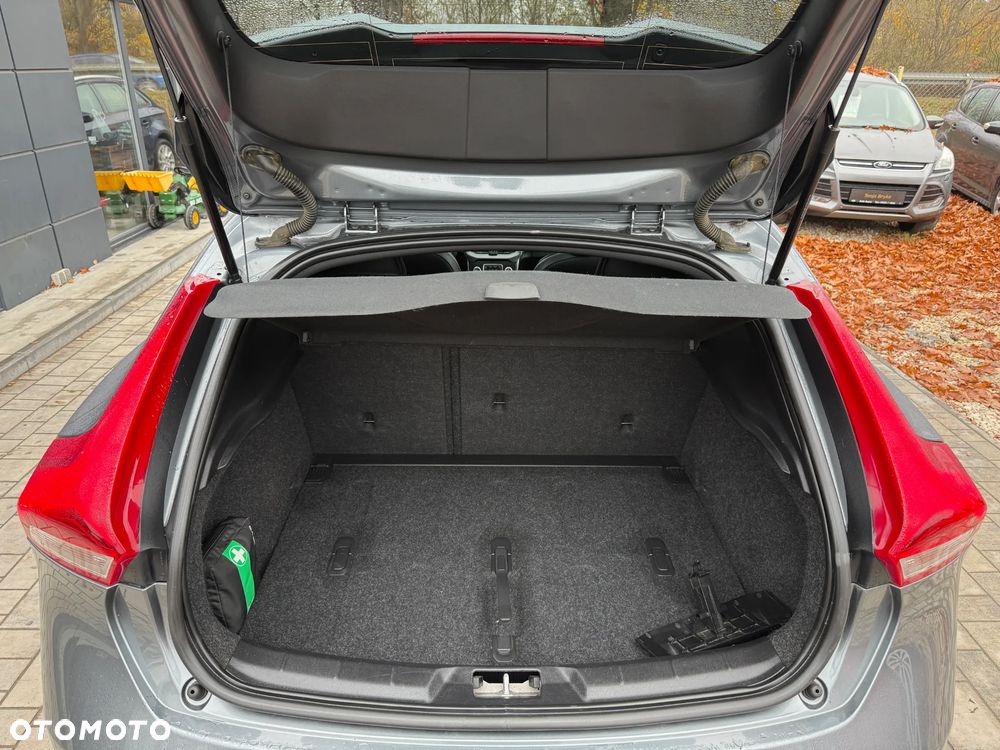 Volvo V40 D3 Drive-E R-Design Momentum - 22