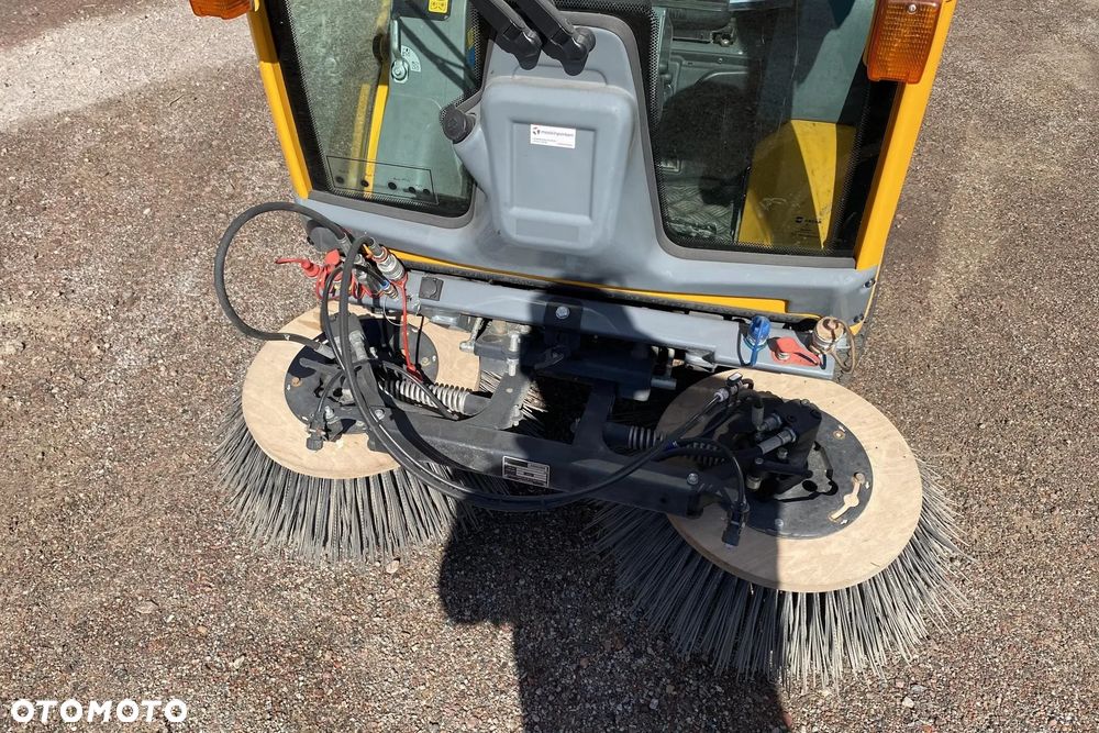 Inny Belos TransPro 3440P – Zamiatarka komunalna / nośnik narzędzi - 8
