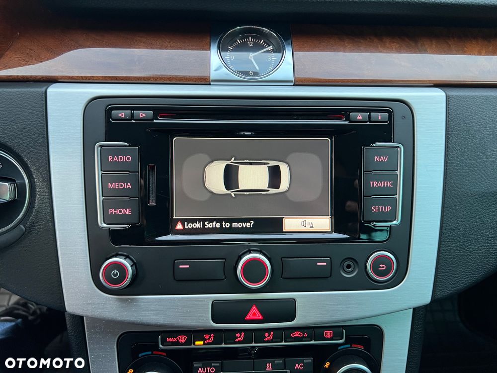 Volkswagen Passat - 13