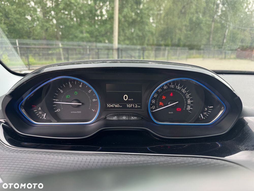 Peugeot 208 1.2 PureTech GPF Signature S&S - 18