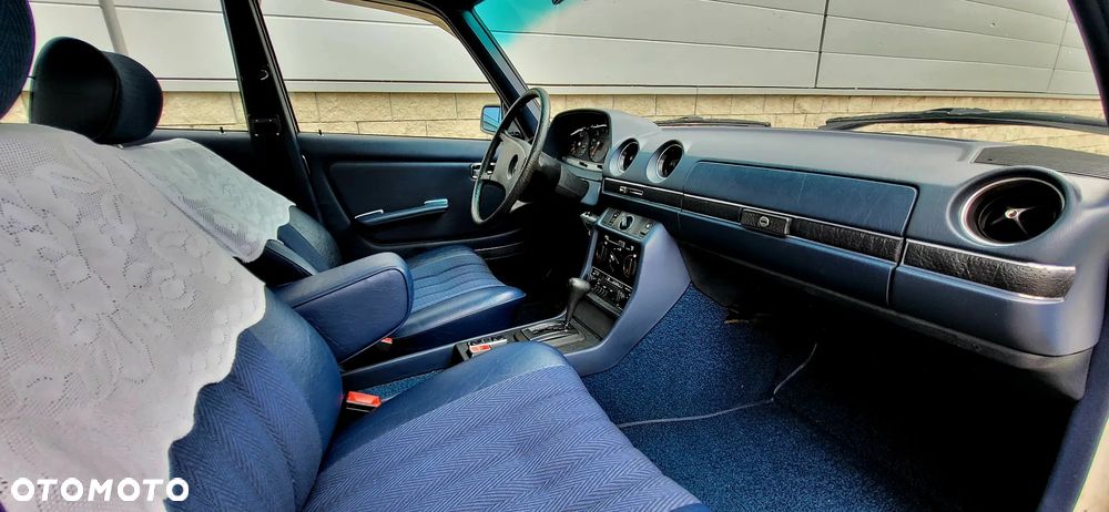 Mercedes-Benz W123 - 13