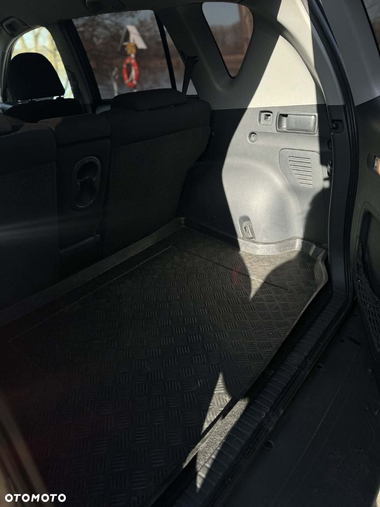 Toyota RAV4 2.2 D-4D Sol 180 - 17