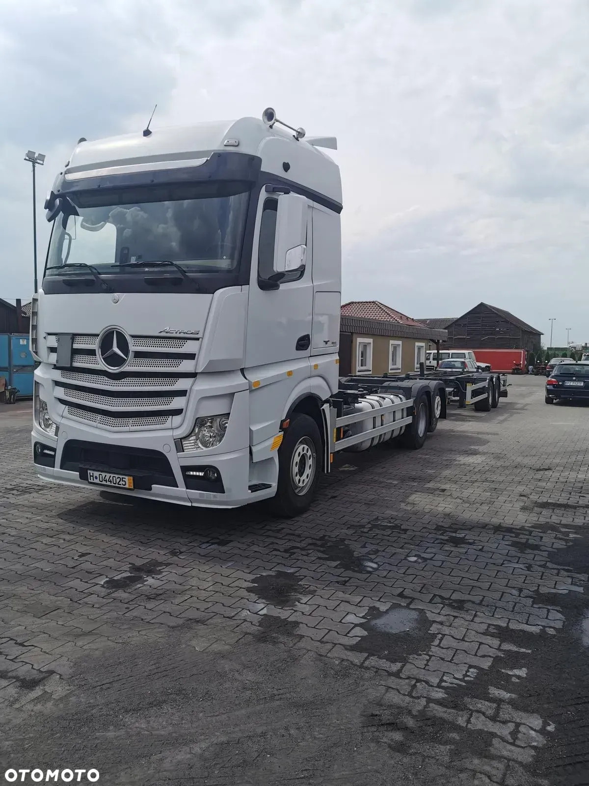 Mercedes-Benz ACTROS - 11