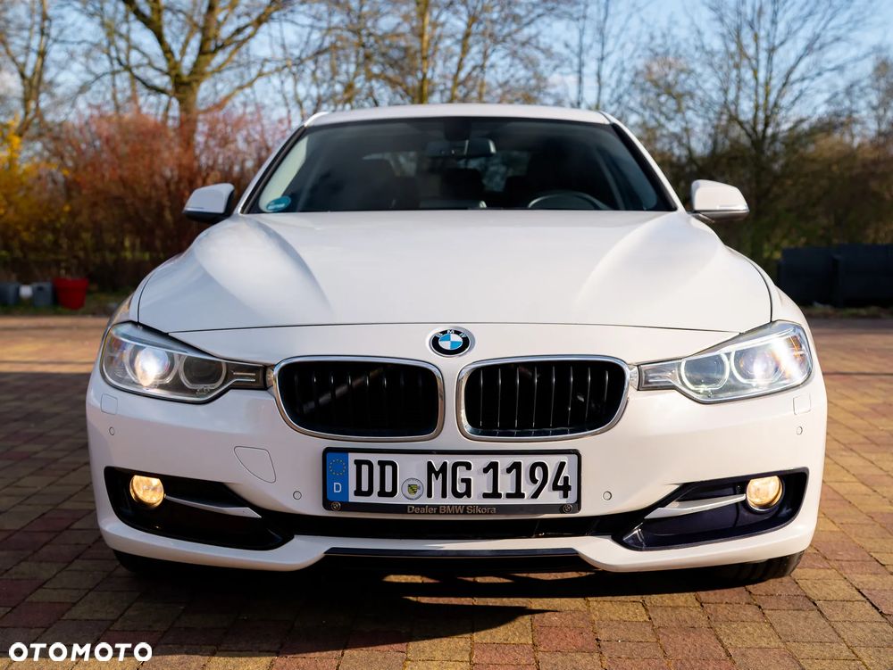BMW Seria 3 318d Sport Line - 11