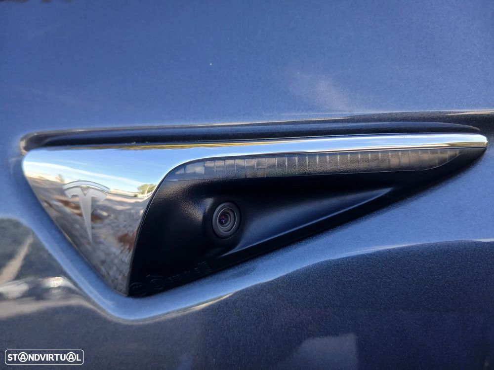Tesla Model 3 - 8
