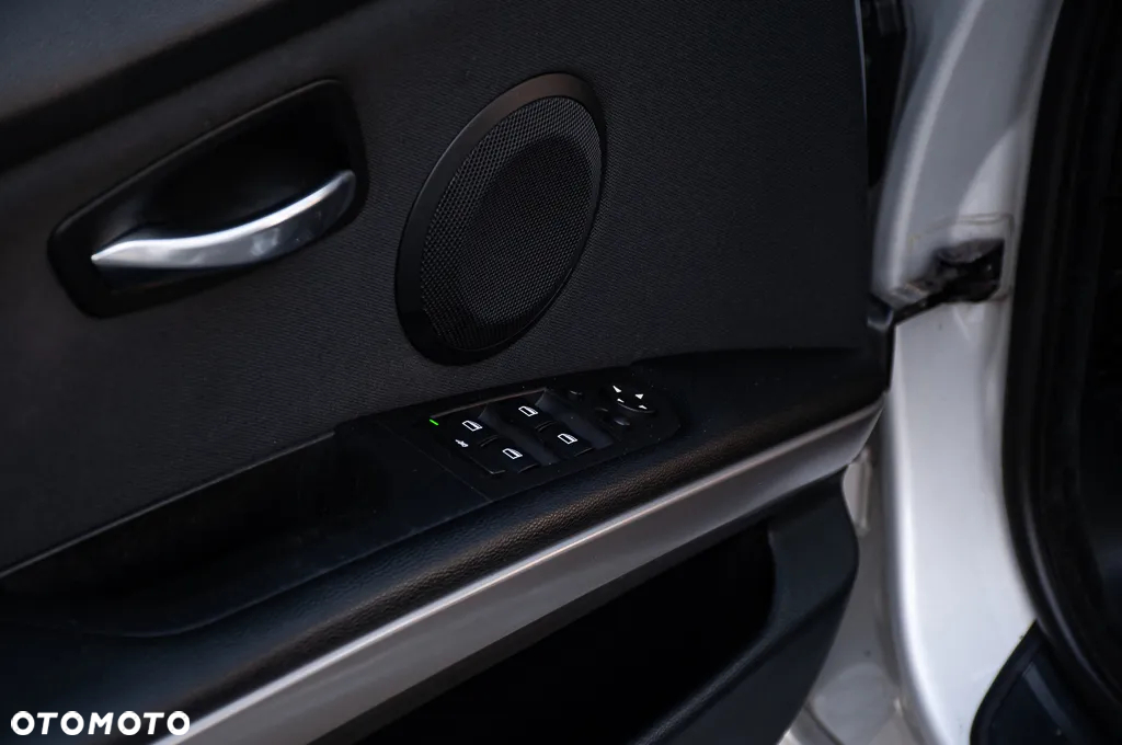 BMW Seria 3 318i Touring - 40