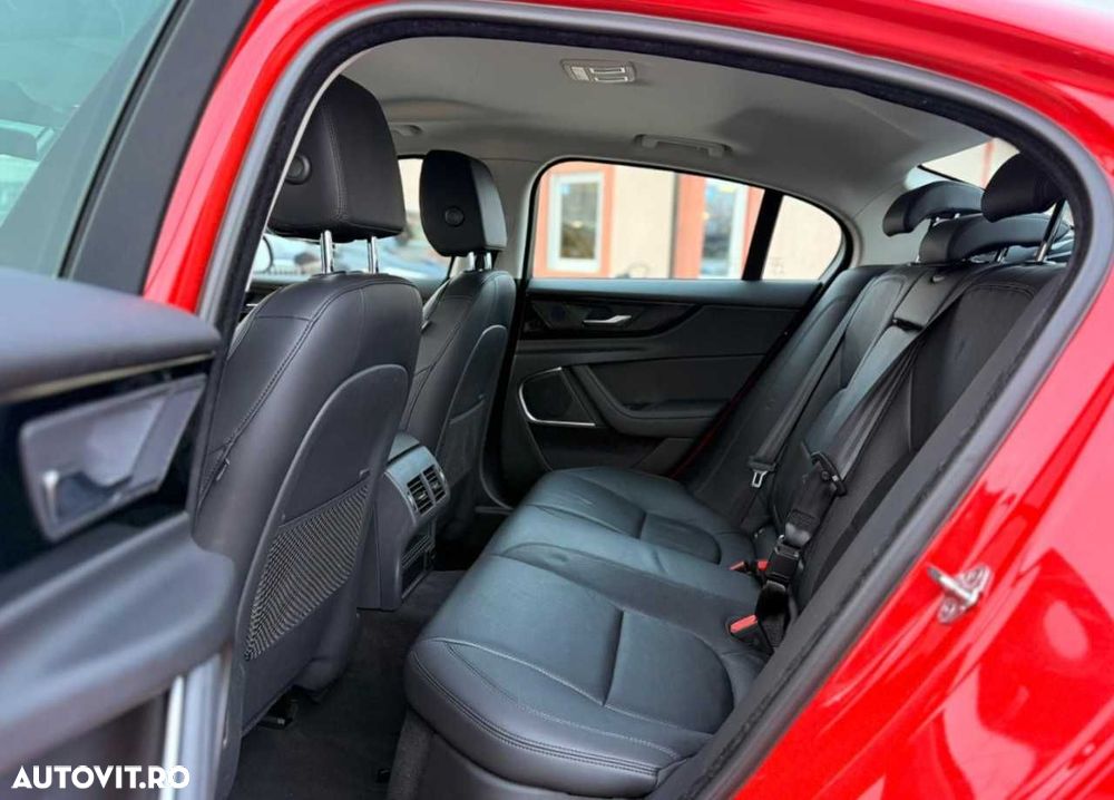 Jaguar XE D200 RWD MHEV R-Dynamic S - 17