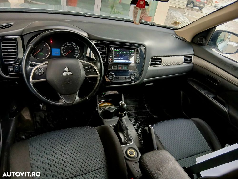 Mitsubishi Outlander 2.2 Litre DI-D AWD Intense - 5