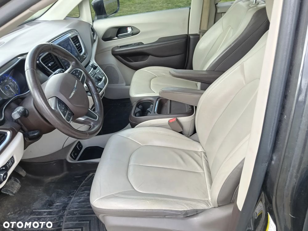 Chrysler Pacifica - 19