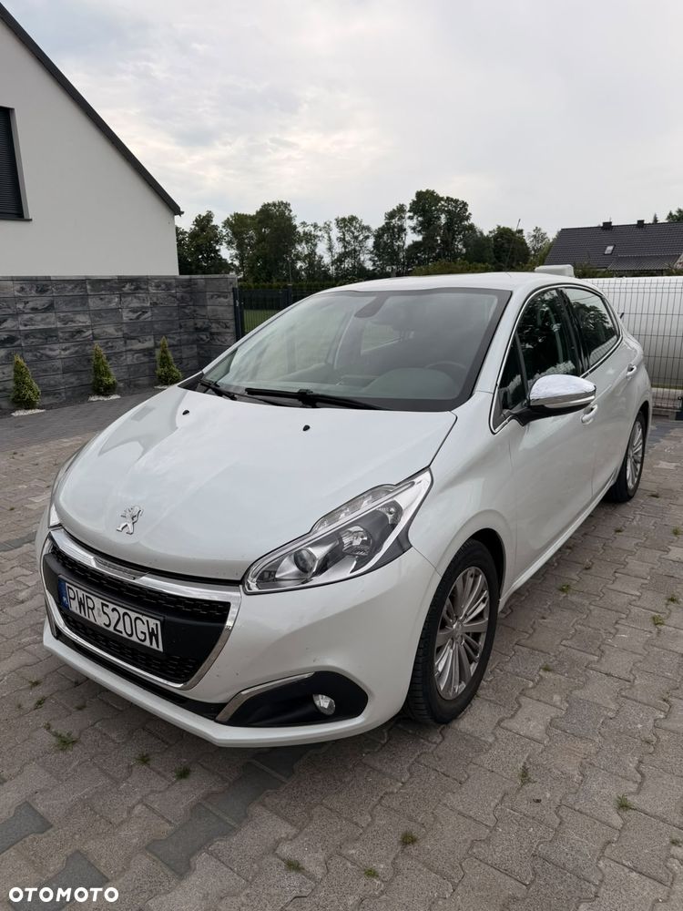 Peugeot 208 - 1