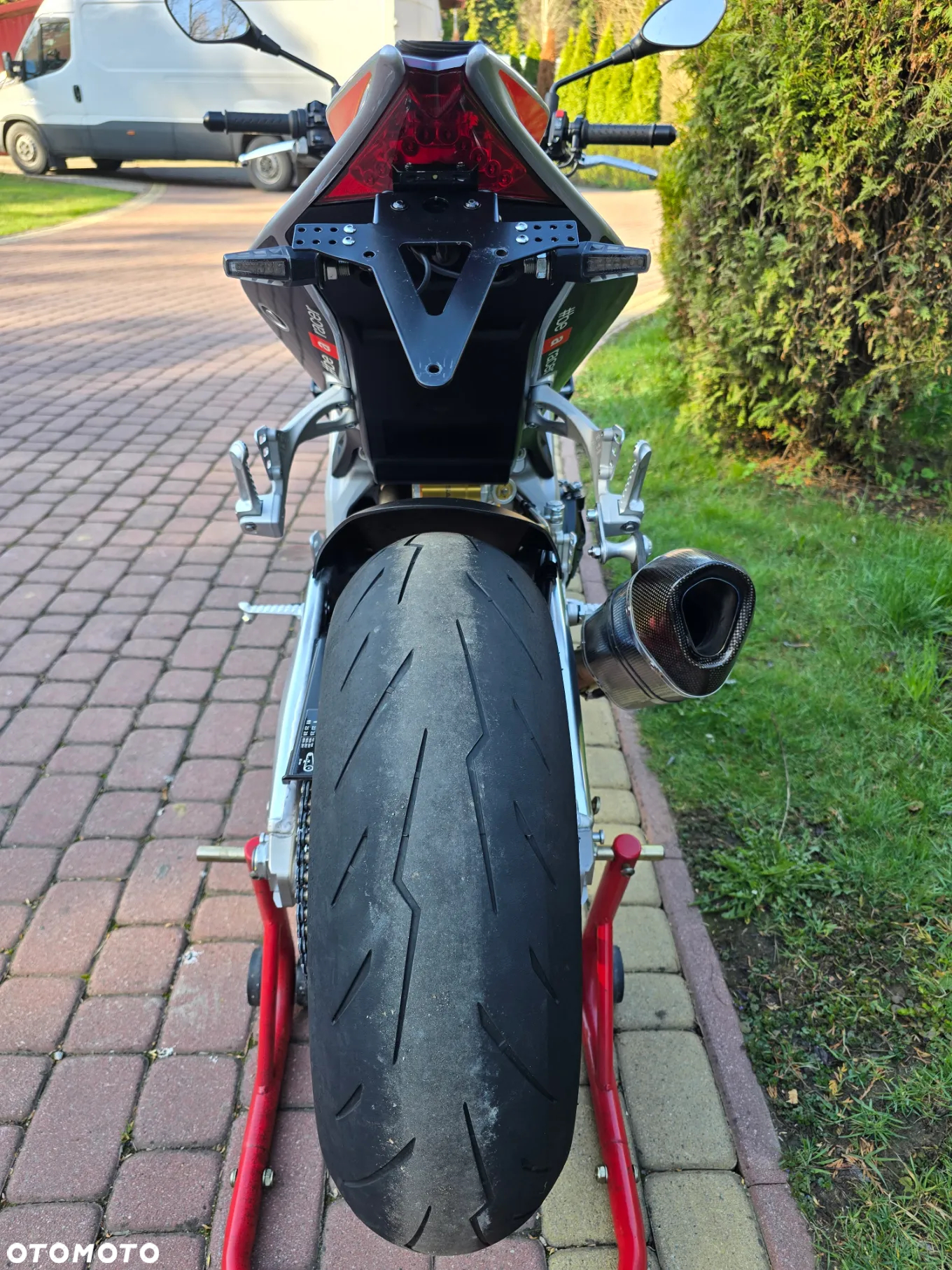 Aprilia Tuono - 8