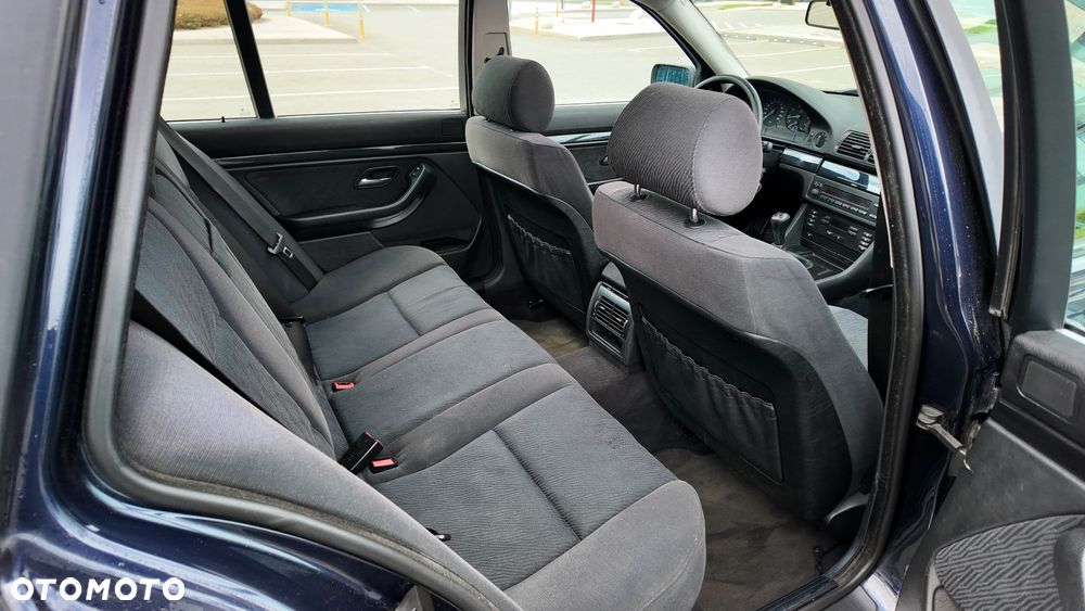 BMW Seria 5 520i - 11