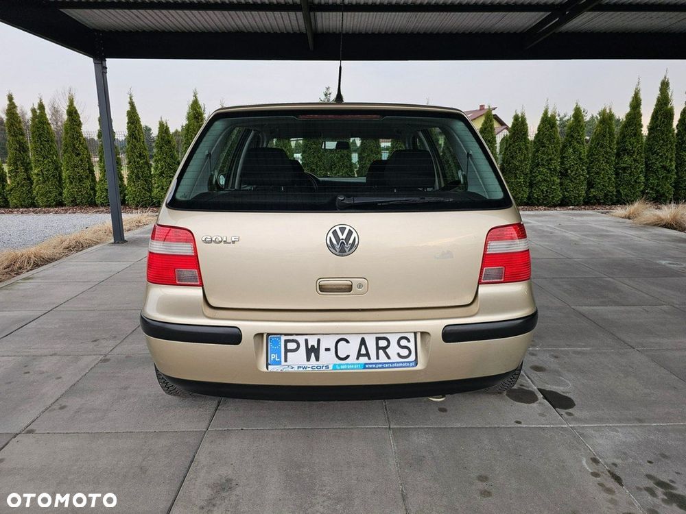 Volkswagen Golf - 6