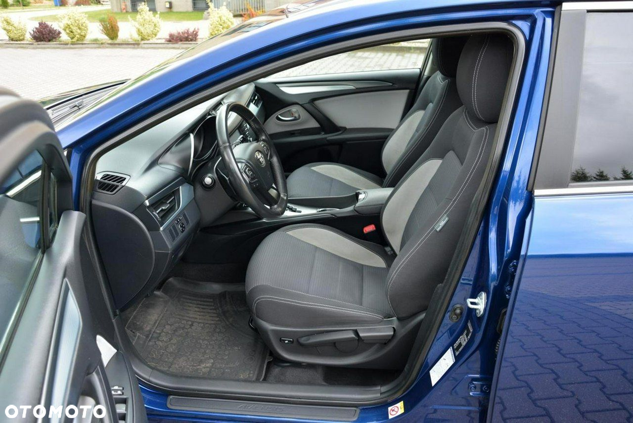 Toyota Avensis 1.8 Sol MS - 16