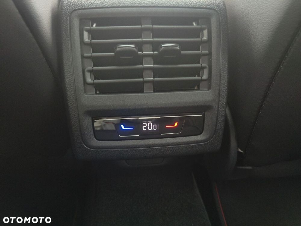 Volkswagen Golf 2.0 TSI GTI Edition 50 DSG - 11