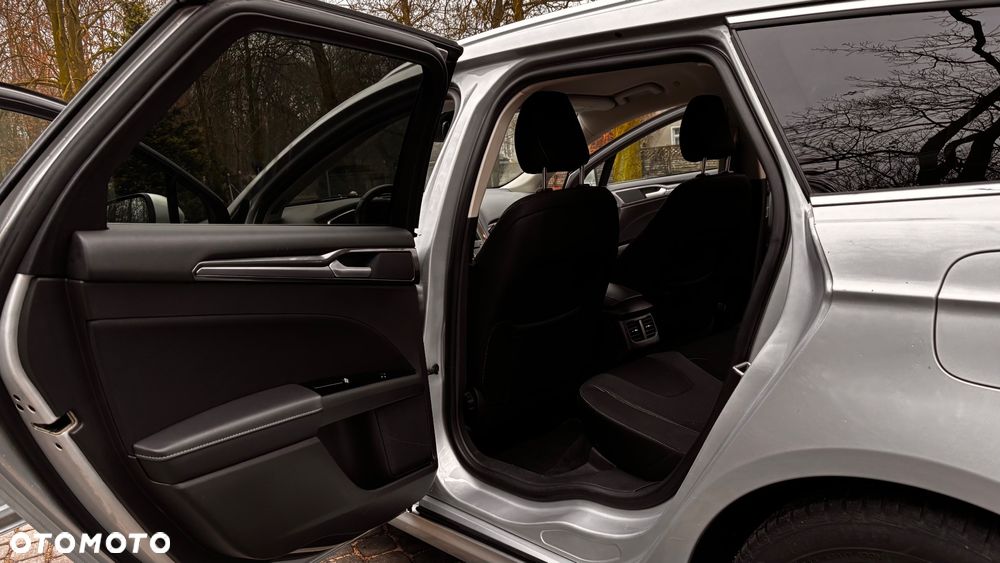 Ford Mondeo 2.0 EcoBlue Titanium - 23