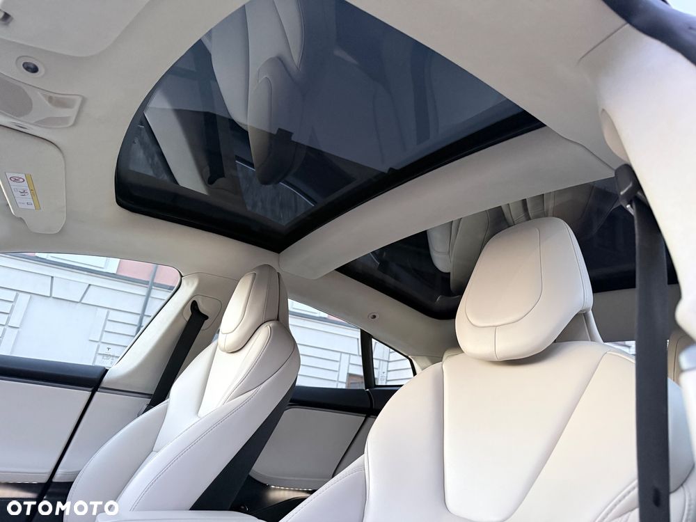 Tesla Model S - 21