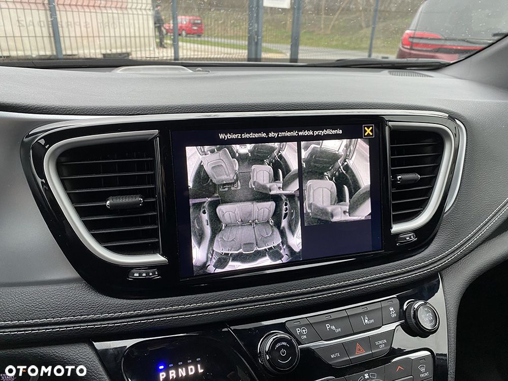 Chrysler Pacifica - 30