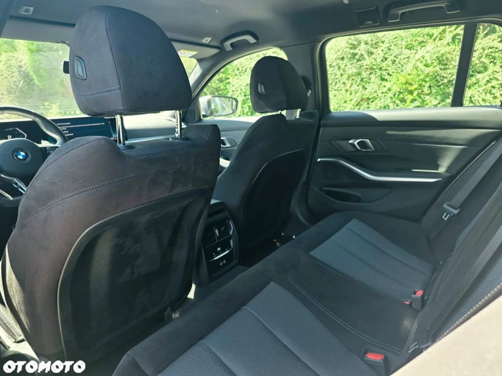 BMW Seria 3 330i xDrive M Sport - 9