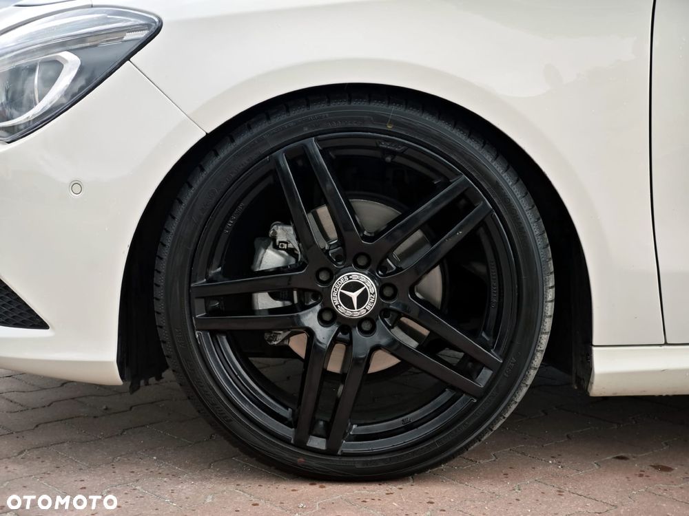 Mercedes-Benz CLA 180 7G-DCT - 10