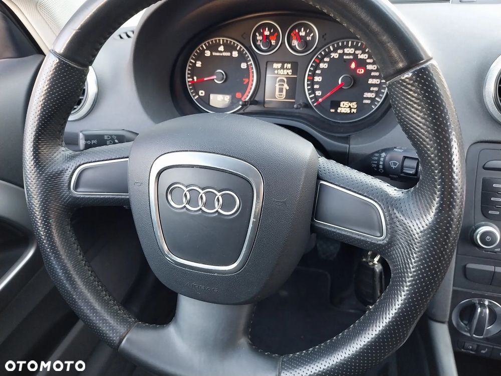 Audi A3 3-drzwiowe 1.6 Attraction - 21
