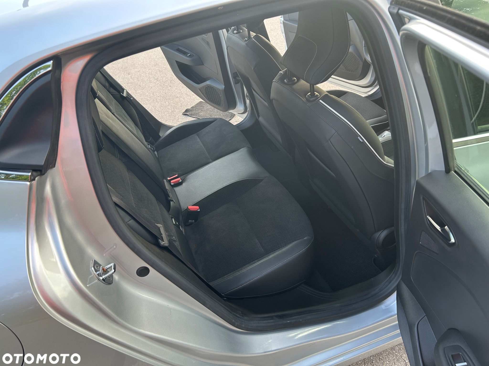 Renault Clio E-TECH Hybrid 140 INTENS - 11